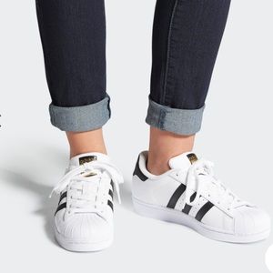 Adidas women’s superstars size 8 gently worn